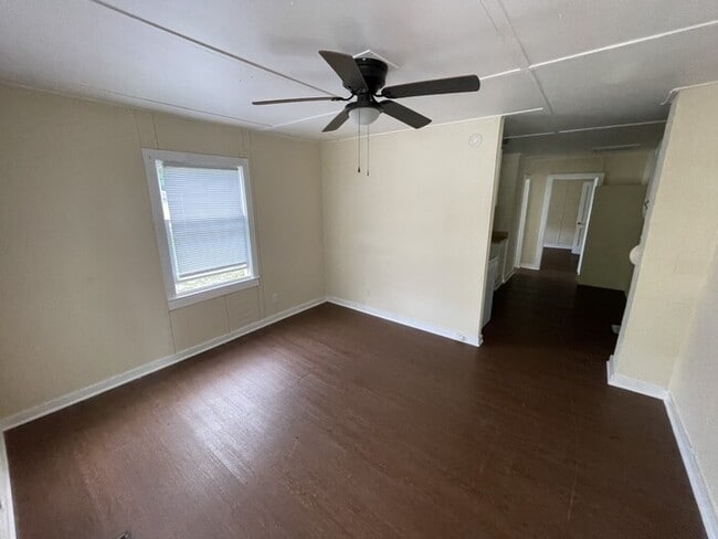 Building Photo - one bedroom one bath