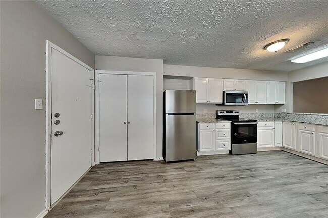Building Photo - 14247 Laffite Dr