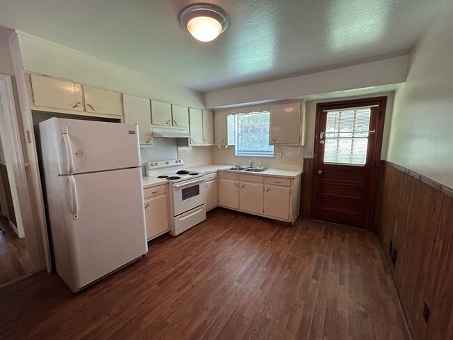 Building Photo - 6694 Maxwell Dr