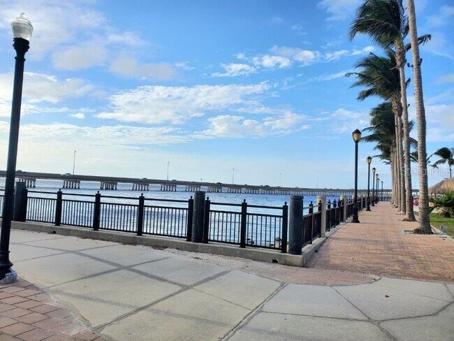 Foto del edificio - 150 Harborside Ave