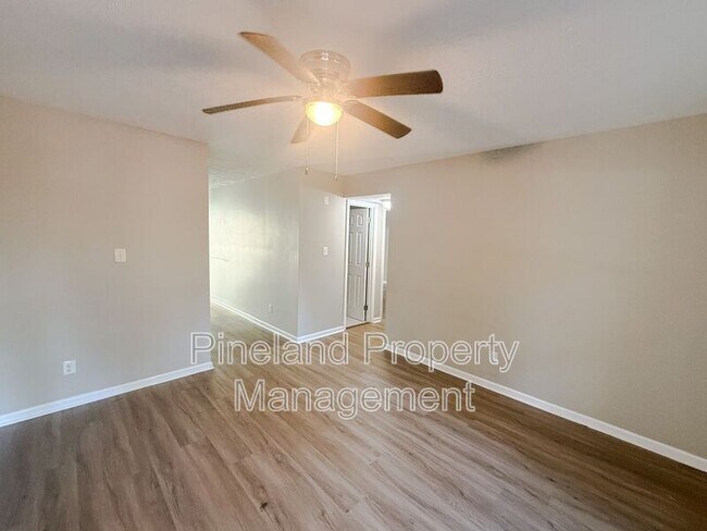 Building Photo - 6410 Rockford Dr