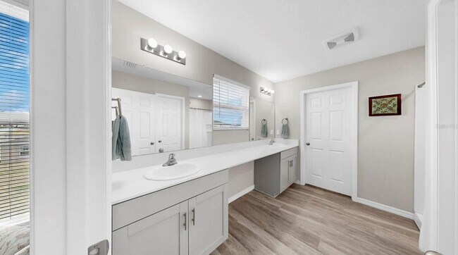 Foto del edificio - Spacious 5bed - With Amenities!