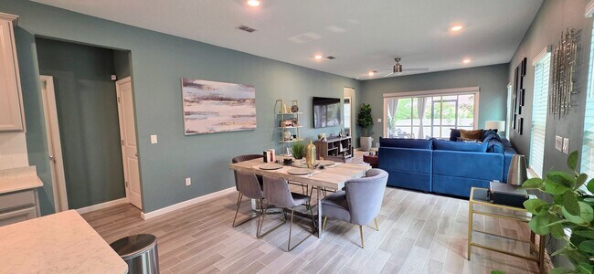 Building Photo - 3 Bedroom, 2.5 Bath Home!