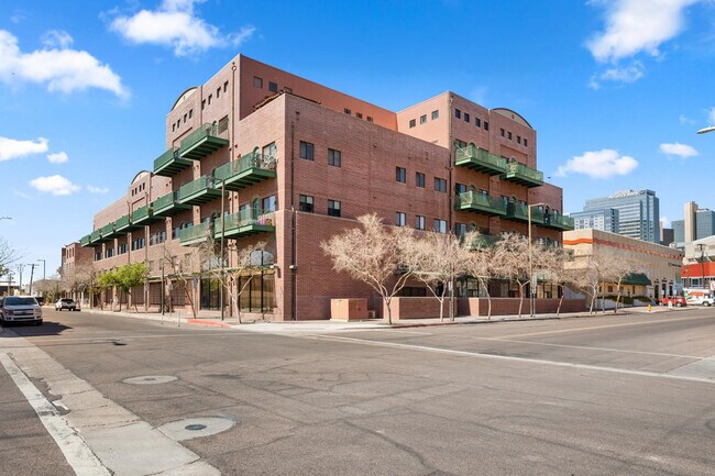 Building Photo - 424 S 2nd St