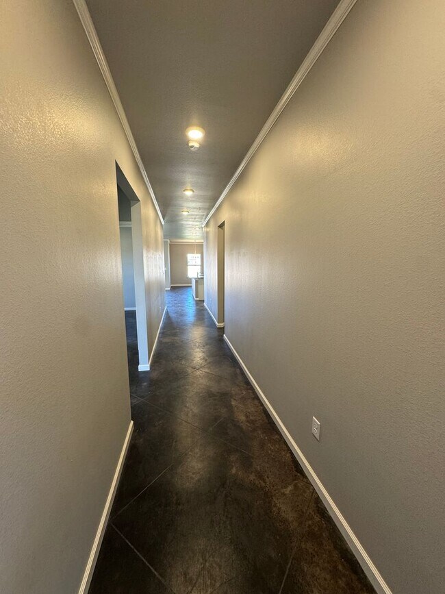 Building Photo - Located in Beacon Pointe!!!4bedrooms 2bath...