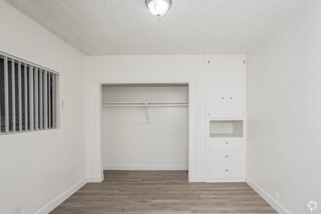 1 habitación, 1 baño - 595 pies cuadrados - Dormitorio - 6352 Cedar Street