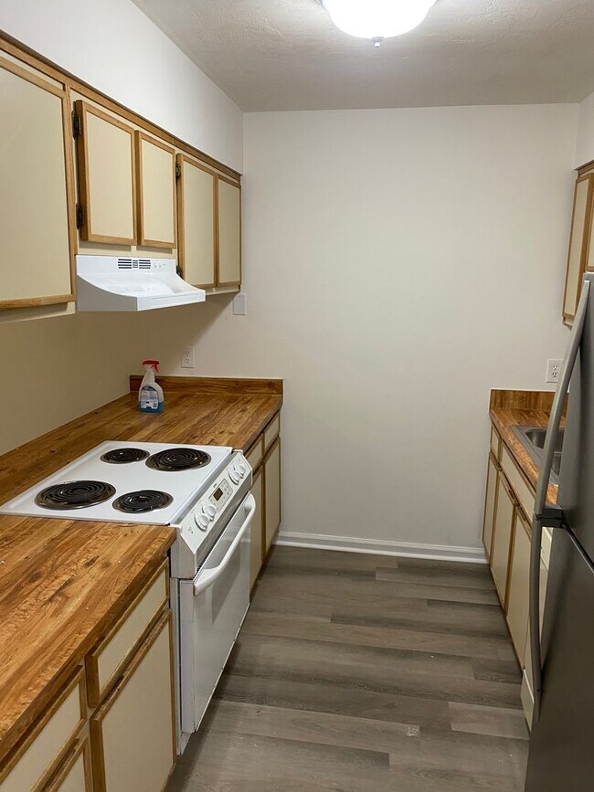 Foto del edificio - Recently Remodeled 2 Bedroom 1 Bathroom Du...