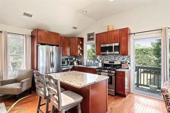 Building Photo - 13 Meadowbrook Ave