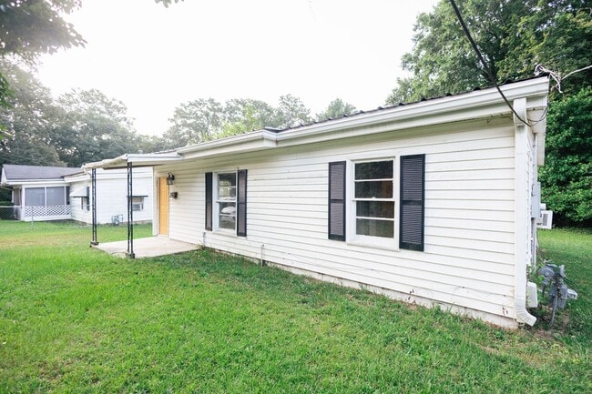 Building Photo - 4170 Palace Ave