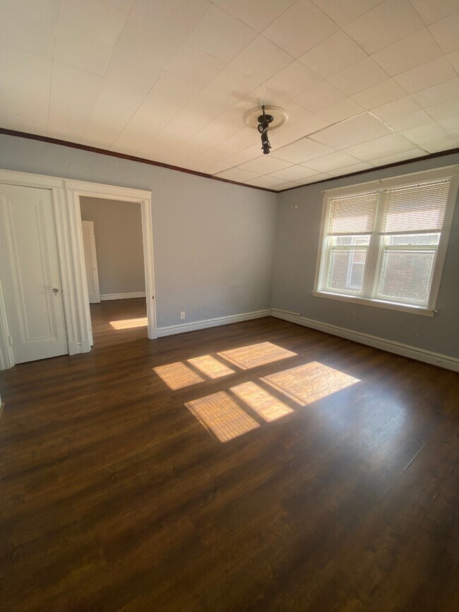 Foto del edificio - 5049 Lindenwood Ave