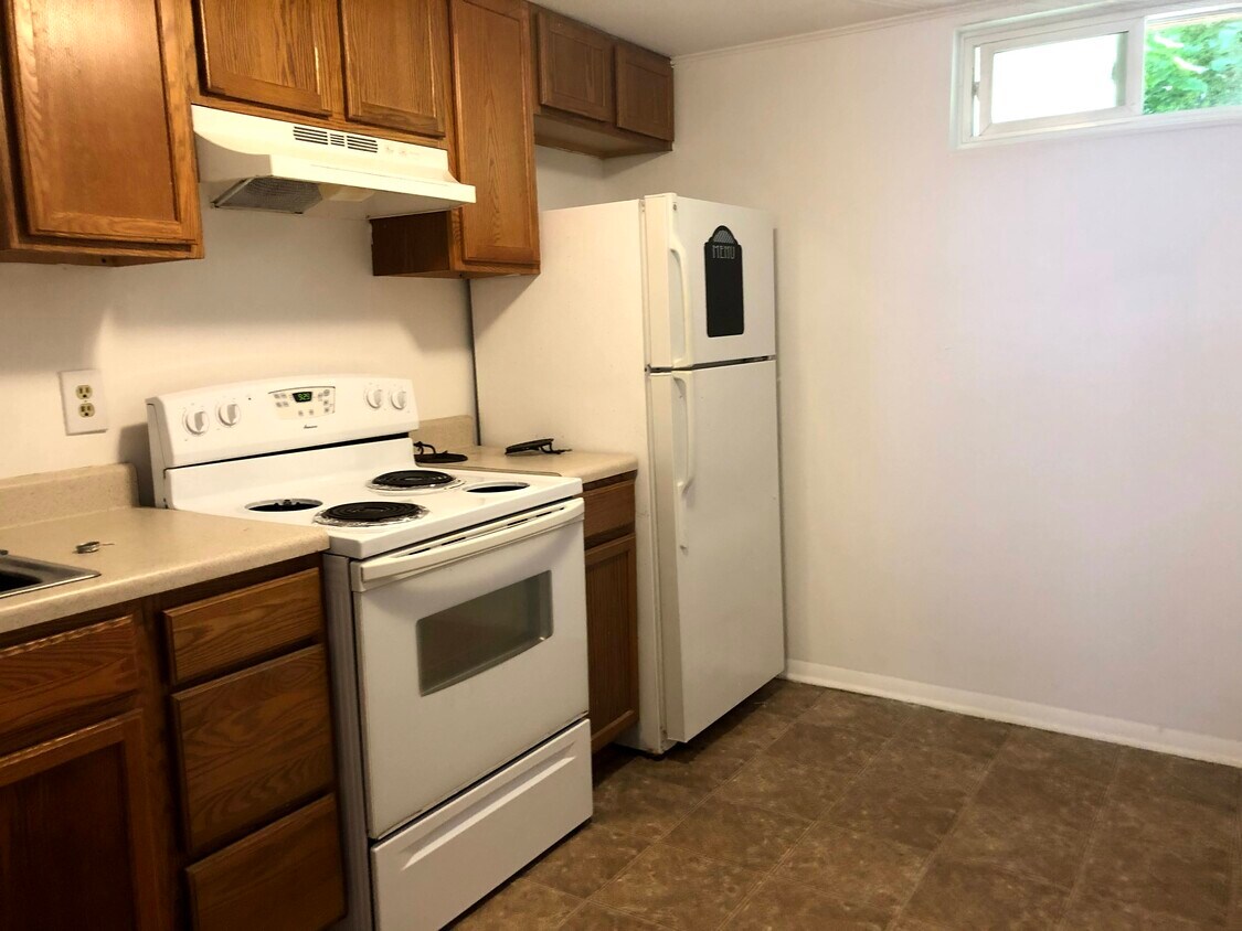 Kitchen - 15 Crown Ter