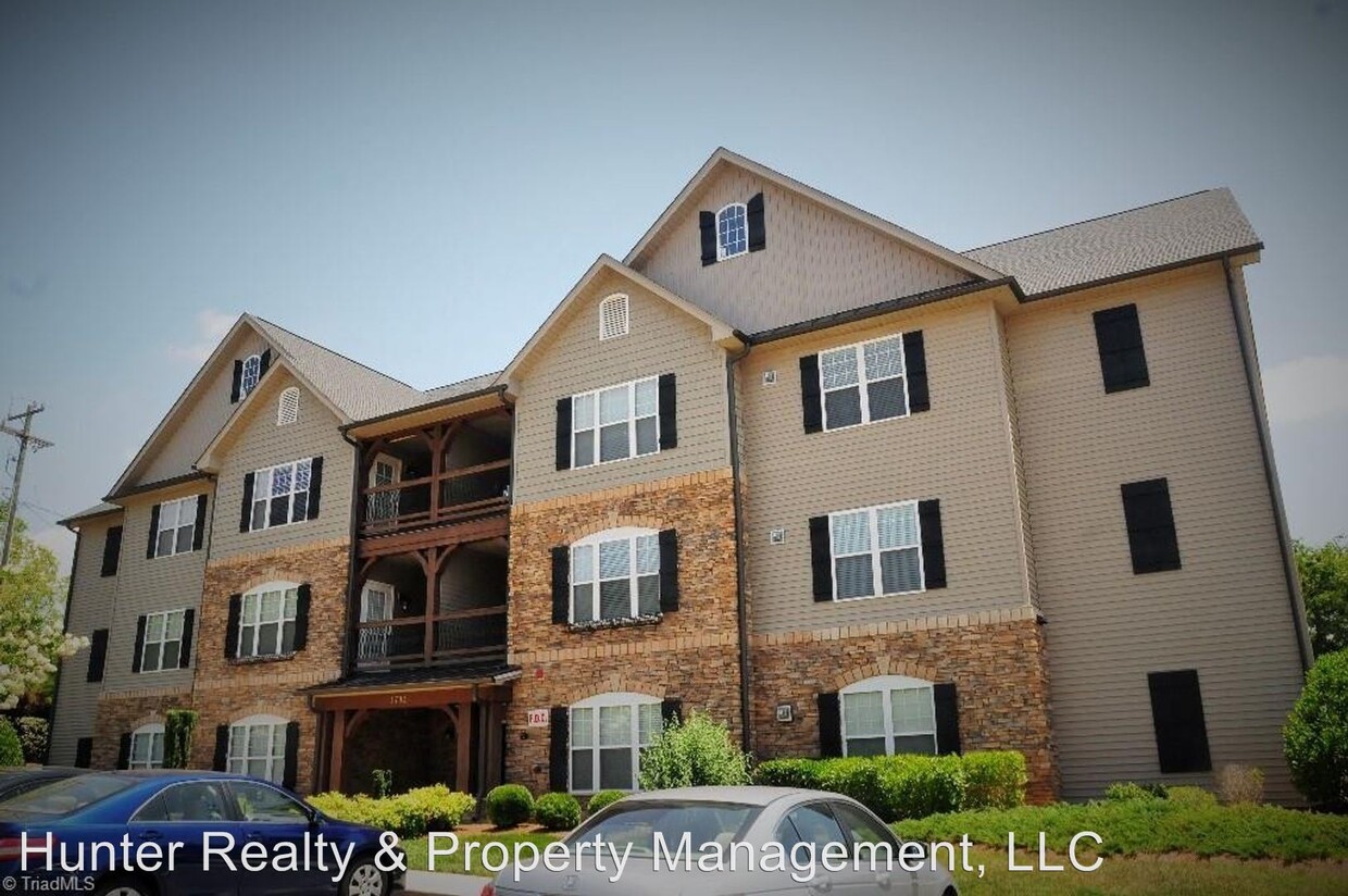 Primary Photo - 1645 Westbrook Plaza Dr