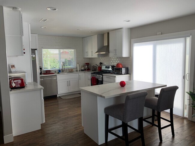Building Photo - DEL CERRO SINGLE LEVEL DETACHED 3BR/2BA HO...