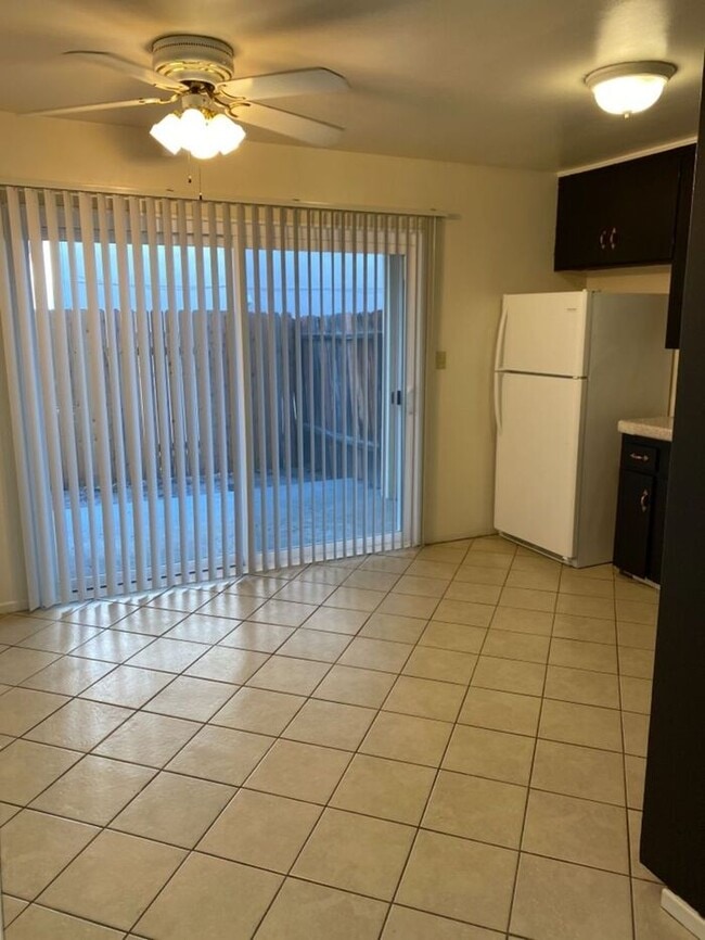 Building Photo - SPACIOUS 2BR/1BA Unit with private Yard.