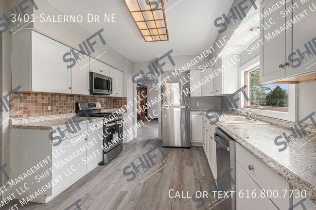 Building Photo - 3401 Salerno Dr NE
