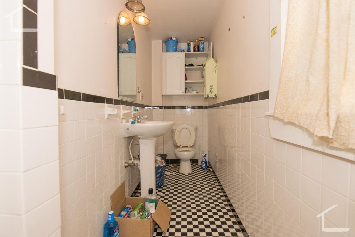 Building Photo - 24 Alcott St