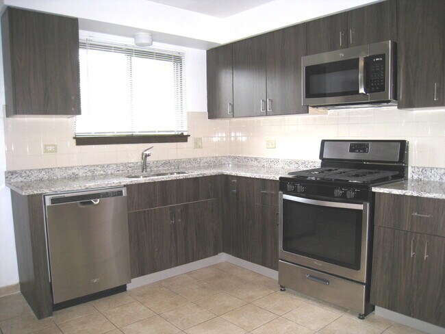 Building Photo - 910 S McKinley Ave