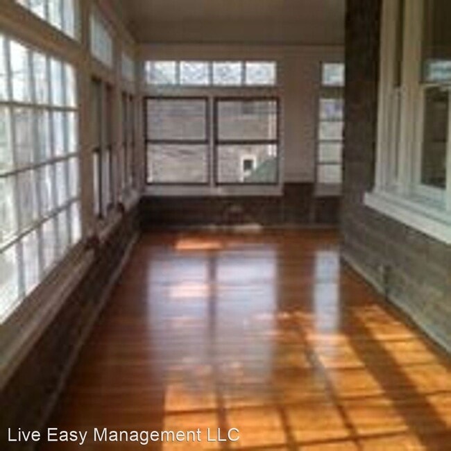 Building Photo - 323 Windsor Ave