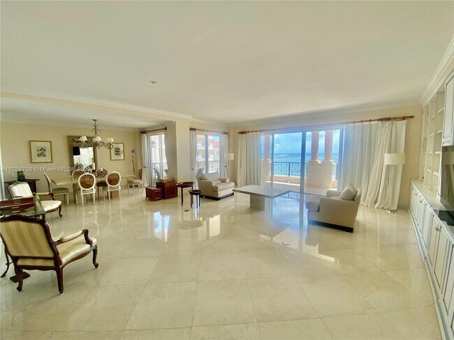 Foto del edificio - 7600 Fisher Island Dr