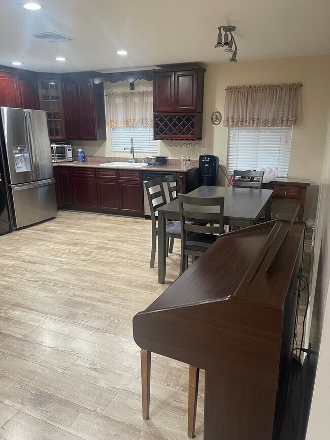 Foto del edificio - 7843 McGroarty St