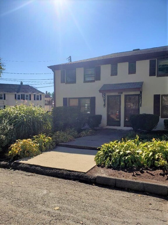 2 Frazer Rd, Arlington, MA 02476 Townhouse for Rent in Arlington, MA