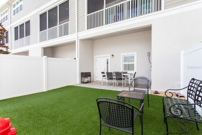 Building Photo - 1273 Savona Dr