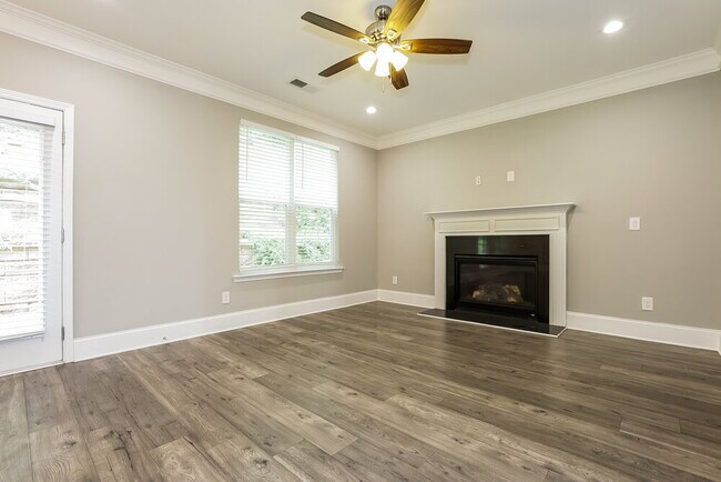Building Photo - 2105 Brentwood Cove