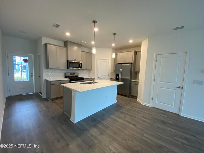 Foto del edificio - 269 Brandon Lks Dr