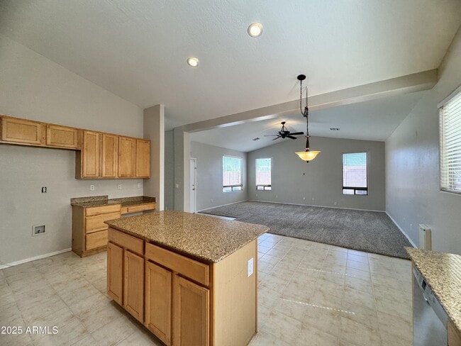 Building Photo - 673 S Peppertree Dr