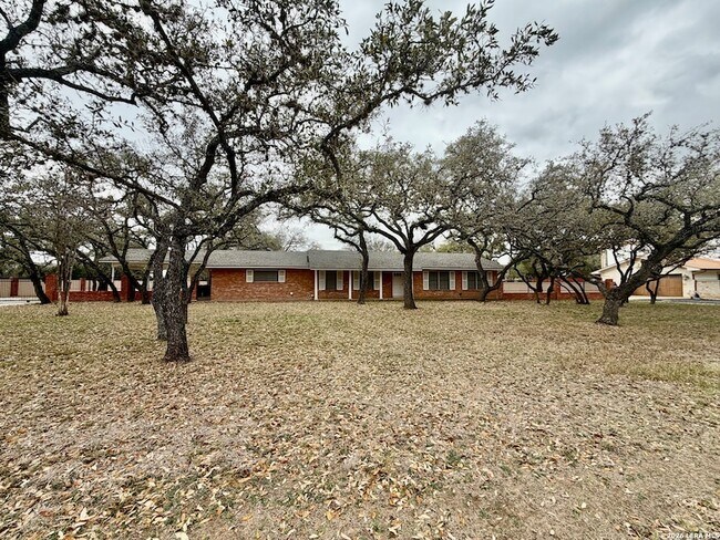 Foto del edificio - 115 Encino Grande St