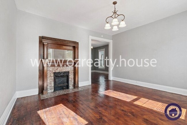 Building Photo - 247 Field Ave