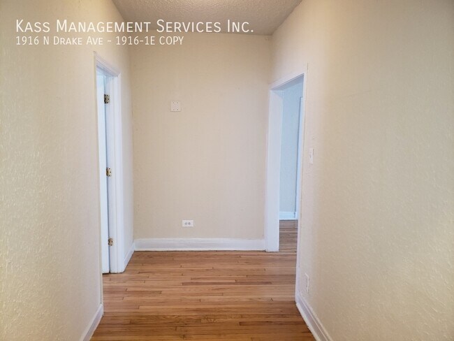 Building Photo - Logan Square 2bdrm/1bath unit with heat in...