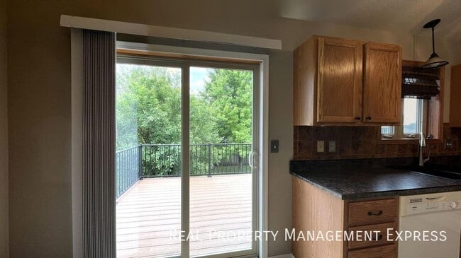 Foto del edificio - Functional Living: 3 Beds, 2 Baths, Ample ...
