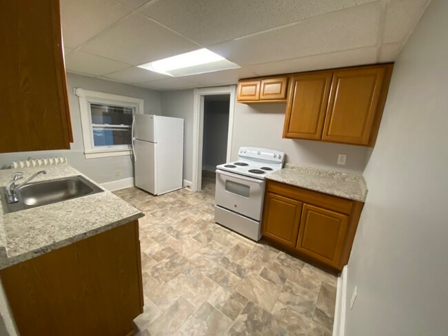 Building Photo - 423 E Main St