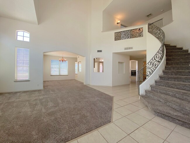 Foto del edificio - West El Paso LARGE 4 bed 3 Car Garage Home...