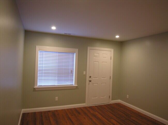 room 2 - 124 Ellington Ave