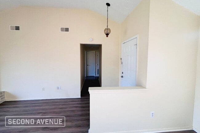Building Photo - 3734 Xenophon Dr
