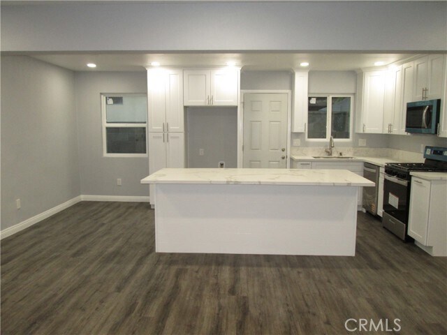 Building Photo - 852 N Davidson Ave