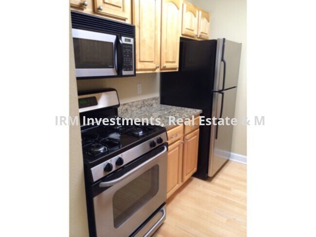 Foto del edificio - 1 bed 1.5 baths condo with DEN,
