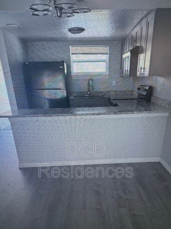 Foto del edificio - 8310 Oak Forest Ct
