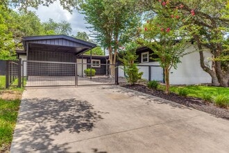 Building Photo - 8730 Sage Brush Ln