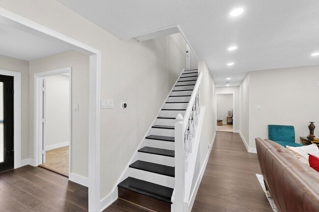 Building Photo - 10132 Medlock Dr