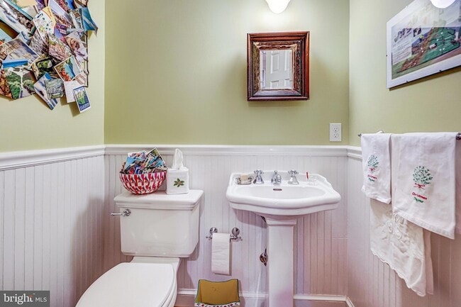 Building Photo - 3062 N Quincy St