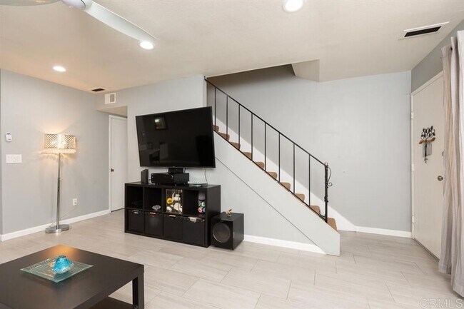 Building Photo - 2 Bed 1.5 bath El Cajon Townhome in Gated ...