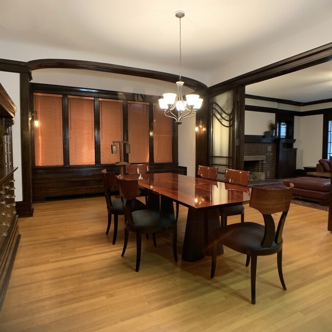 Foto del edificio - 415 W Surf St