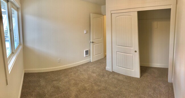 Foto del edificio - 6830 N Columbia Way