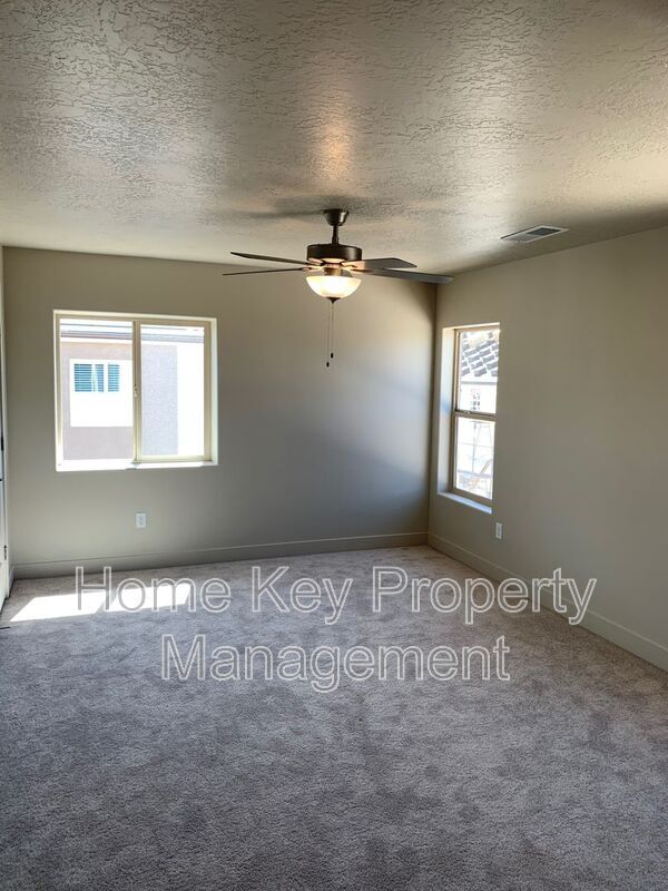 Building Photo - 2675 E 450 N