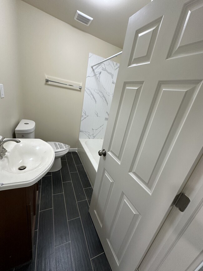 Foto del edificio - 268 E Queen Ln