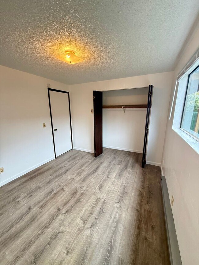 Foto del edificio - 2211 Sumner Ave