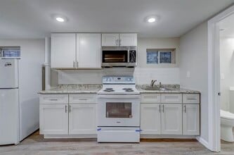 Building Photo - 85 Woodlawn Ave